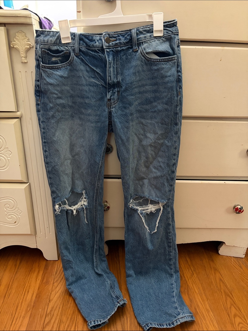 Women’s Boyfriend Ripped Jeans in Medium Blue